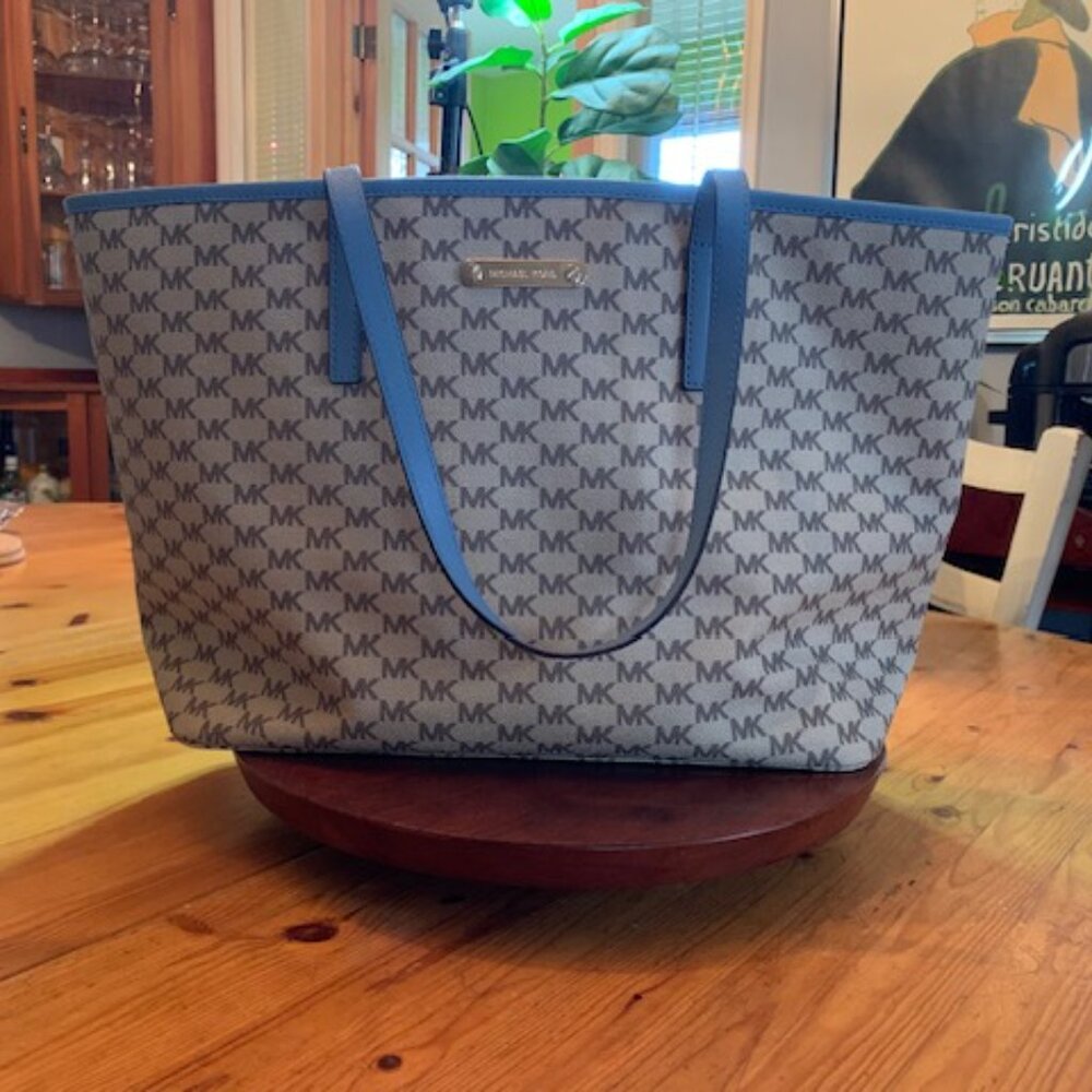 Michael Michael Kors Large  PVC Jet Set Tote (EUC)